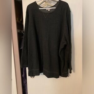 Woman within sweatshirt in 34/36